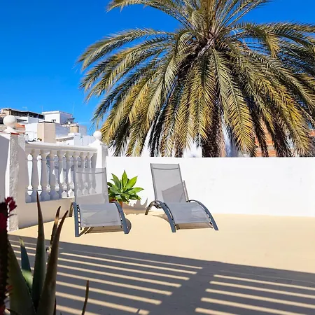 Dom wakacyjny 2br House With Rooftop Terrace, 8 Min Walk To Center *
