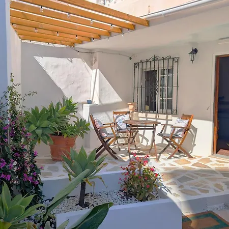 2br House With Rooftop Terrace, 8 Min Walk To Center Dom wakacyjny