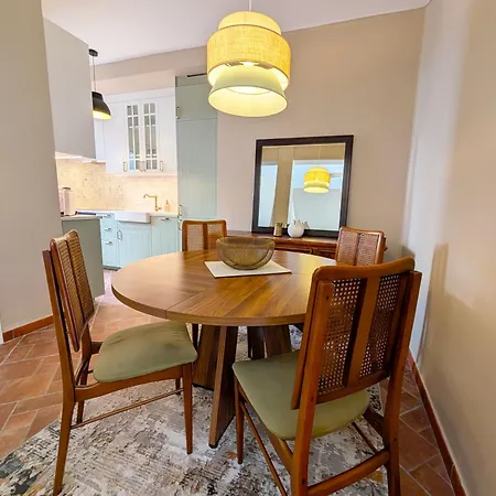 Dom wakacyjny 2br House With Rooftop Terrace, 8 Min Walk To Center *