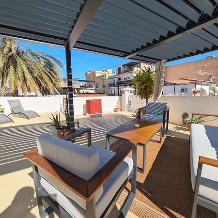 2br House With Rooftop Terrace, 8 Min Walk To Center Dom wakacyjny *