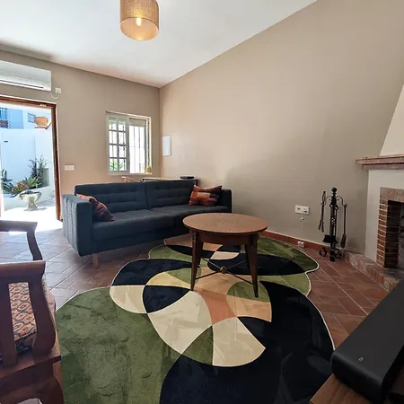 2br House With Rooftop Terrace, 8 Min Walk To Center Dom wakacyjny