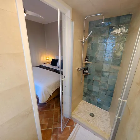 2br House With Rooftop Terrace, 8 Min Walk To Center